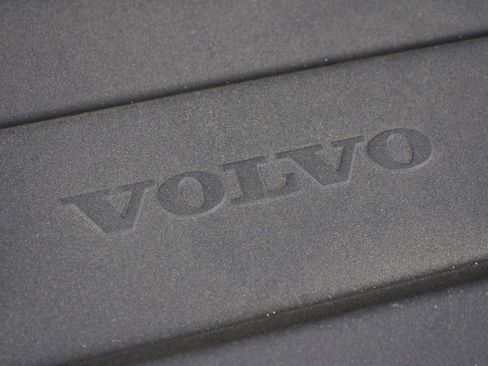 Certified 2026 Volvo XC40 B5 Plus AWD/4WD image 25