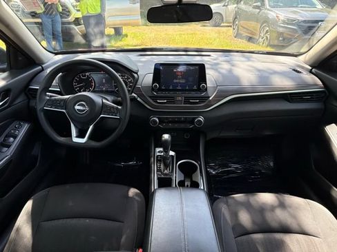 Used 2024 Nissan Altima 2.5 SV FWD image 18