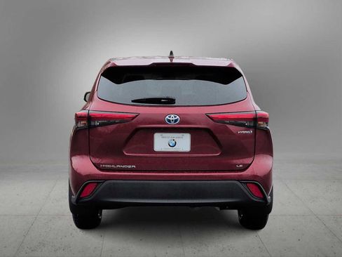 Used 2022 Toyota Highlander LE AWD/4WD image 7