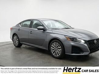 Used 2025 Nissan Altima 2.5 SV video 1