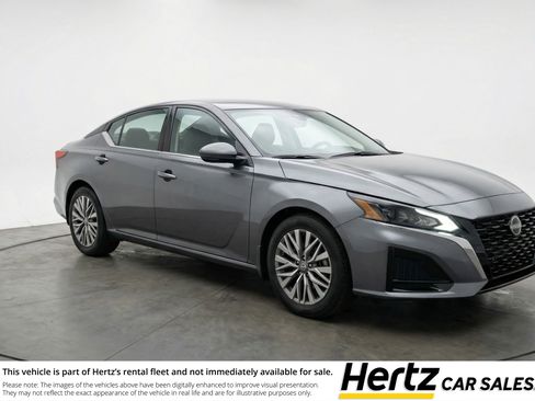 Used 2025 Nissan Altima 2.5 SV image 1