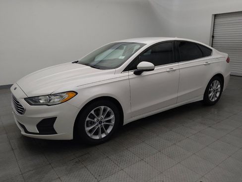 Used 2020 Ford Fusion SE image 2