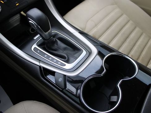 Used 2014 Ford Fusion SE FWD image 14