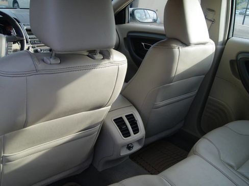 Used 2010 Ford Taurus SEL image 19