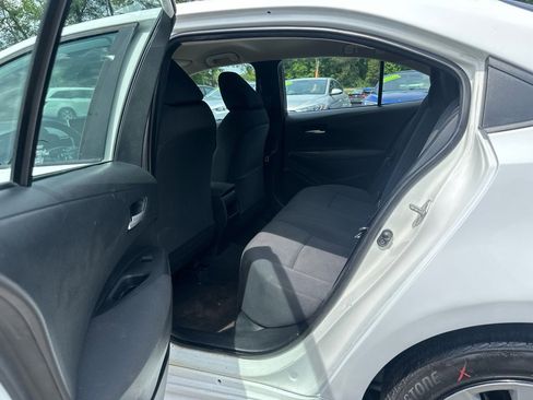 Used 2021 Toyota Corolla LE image 12