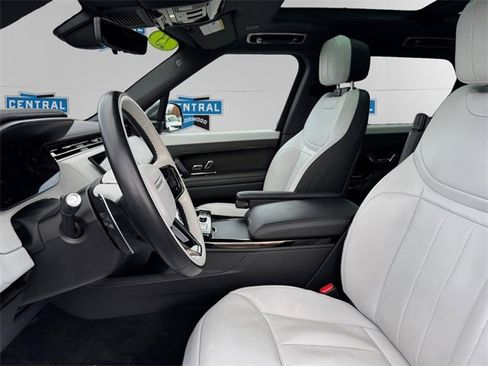 Used 2023 Land Rover Range Rover Sport SE Dynamic image 9