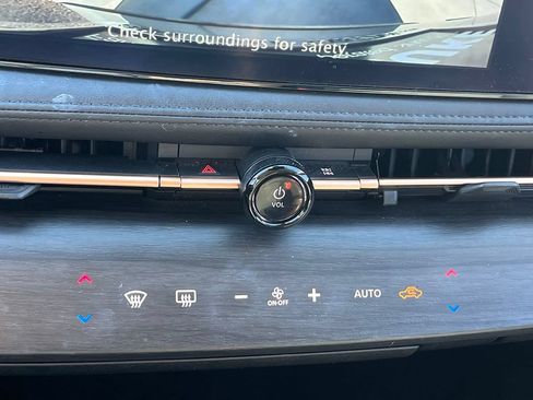 Used 2023 Nissan Ariya AWD image 23