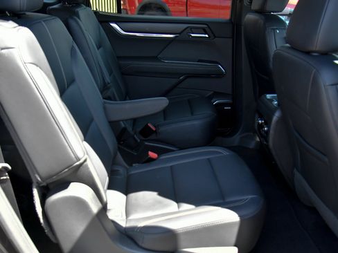 Used 2024 GMC Acadia Elevation FWD image 50