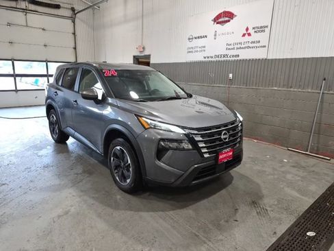 Used 2024 Nissan Rogue SV FWD image 1