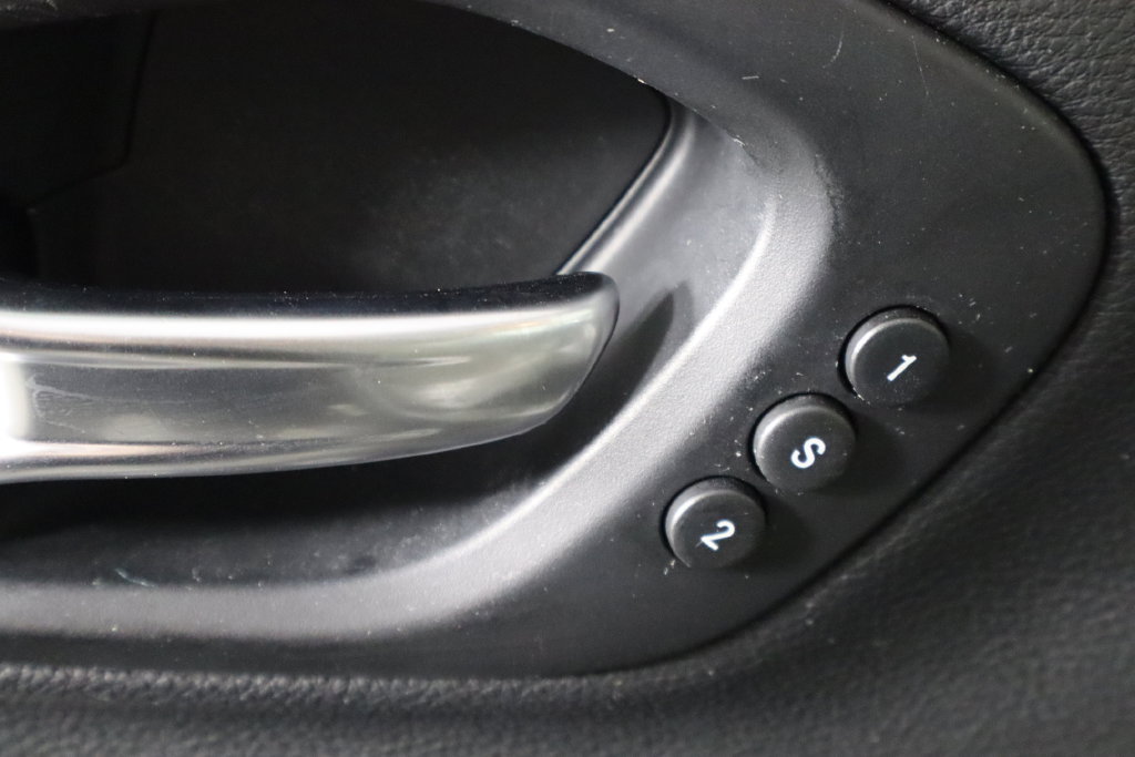 Used 2019 Jeep Cherokee Limited FWD image 22