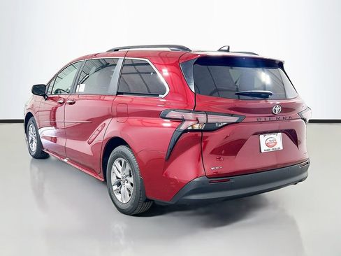 New 2026 Toyota Sienna XLE FWD image 6