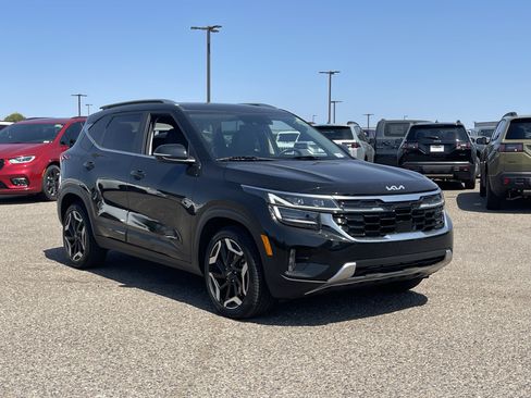 Certified 2024 Kia Seltos SX w/ SX Sunroof Package AWD/4WD image 7