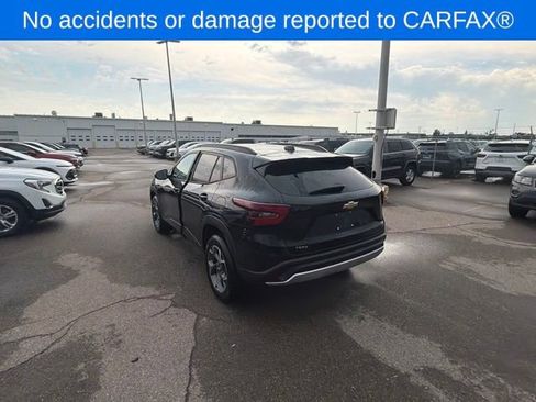 Used 2025 Chevrolet Trax LT FWD image 29