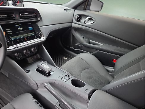 Used 2024 Nissan Z Performance w/ Floor Mat Package RWD image 11