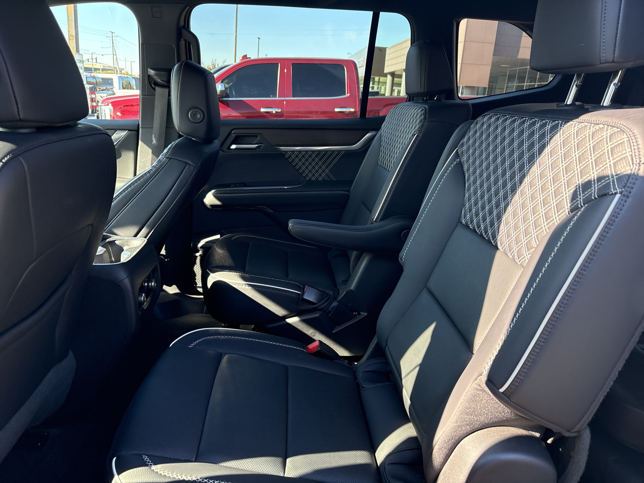 Used 2024 GMC Acadia Denali AWD/4WD image 4