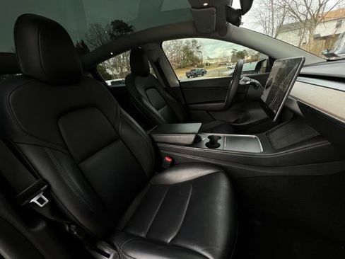 Used 2022 Tesla Model Y Long Range image 30