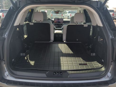 Used 2025 Ford Explorer Platinum w/ Ultimate Package image 25