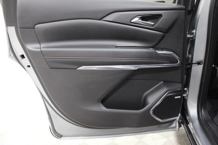 Used 2025 Chevrolet Traverse RS AWD/4WD image 24
