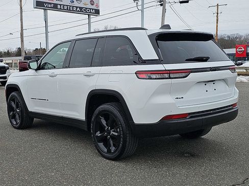 Used 2023 Jeep Grand Cherokee Altitude image 4