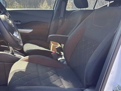 Used 2019 Nissan Kicks SR image 9
