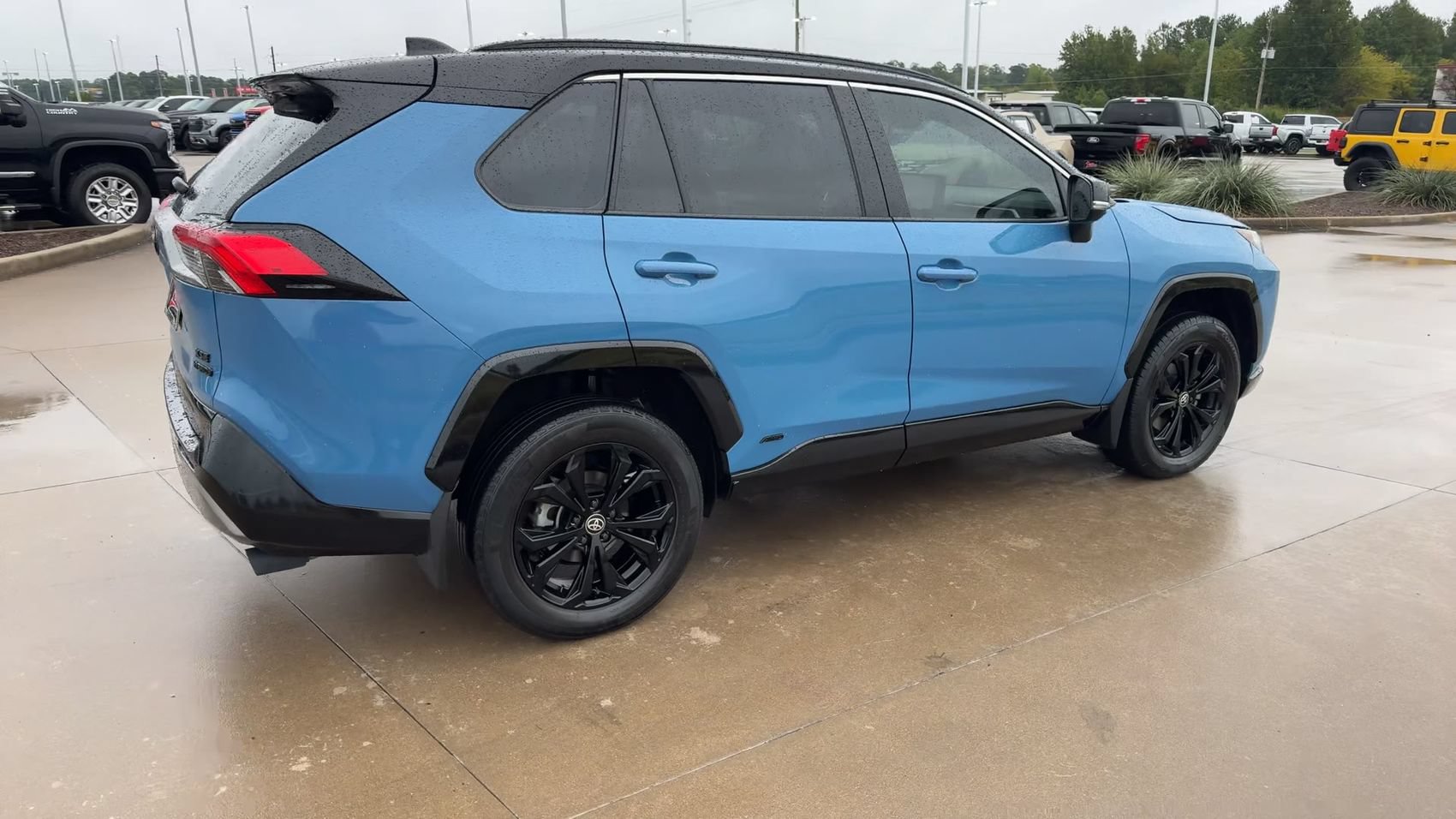 Used 2024 Toyota RAV4 XSE AWD/4WD image 9