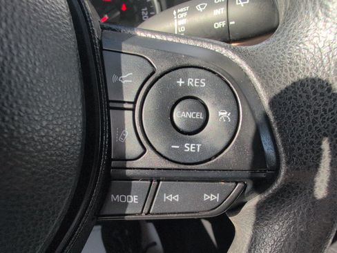 Used 2021 Toyota RAV4 LE FWD image 19