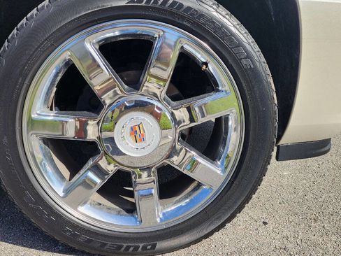 Used 2012 Cadillac Escalade Luxury image 24