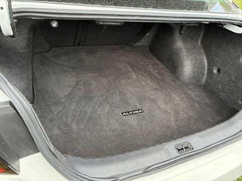 Used 2025 Nissan Altima 2.5 SV FWD image 25
