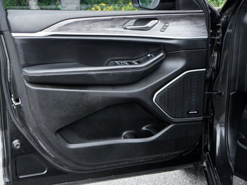 Used 2021 Jeep Grand Cherokee L Limited image 16