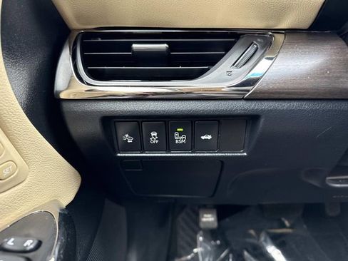 Used 2018 Toyota Avalon XLE Premium image 27