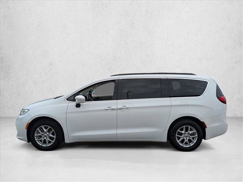Used 2022 Chrysler Pacifica Touring-L image 8
