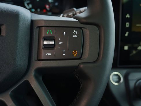 New 2026 Land Rover Defender 130 X-Dynamic SE AWD/4WD image 18