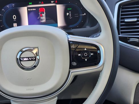 Certified 2025 Volvo XC90 T8 Ultra w/ Protection Package Premier image 31