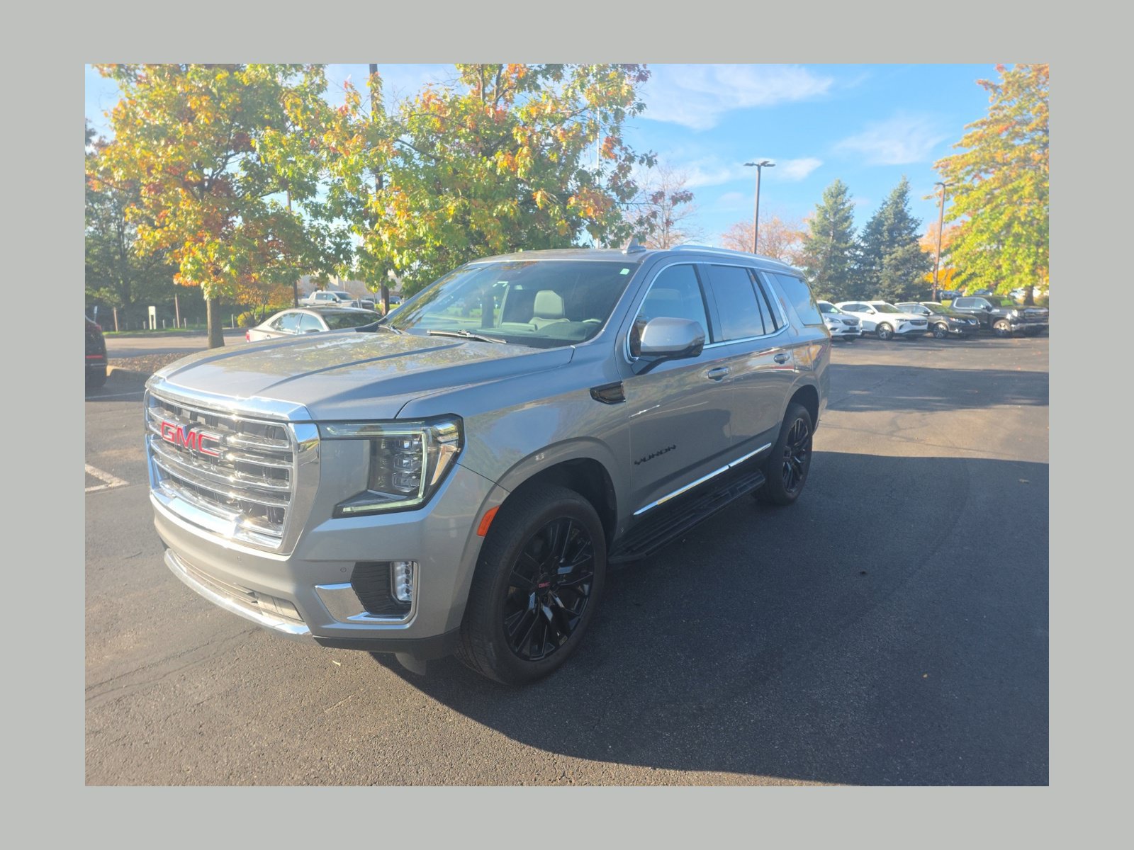 Used 2023 GMC Yukon SLT w/ SLT Premium Package AWD/4WD image 1