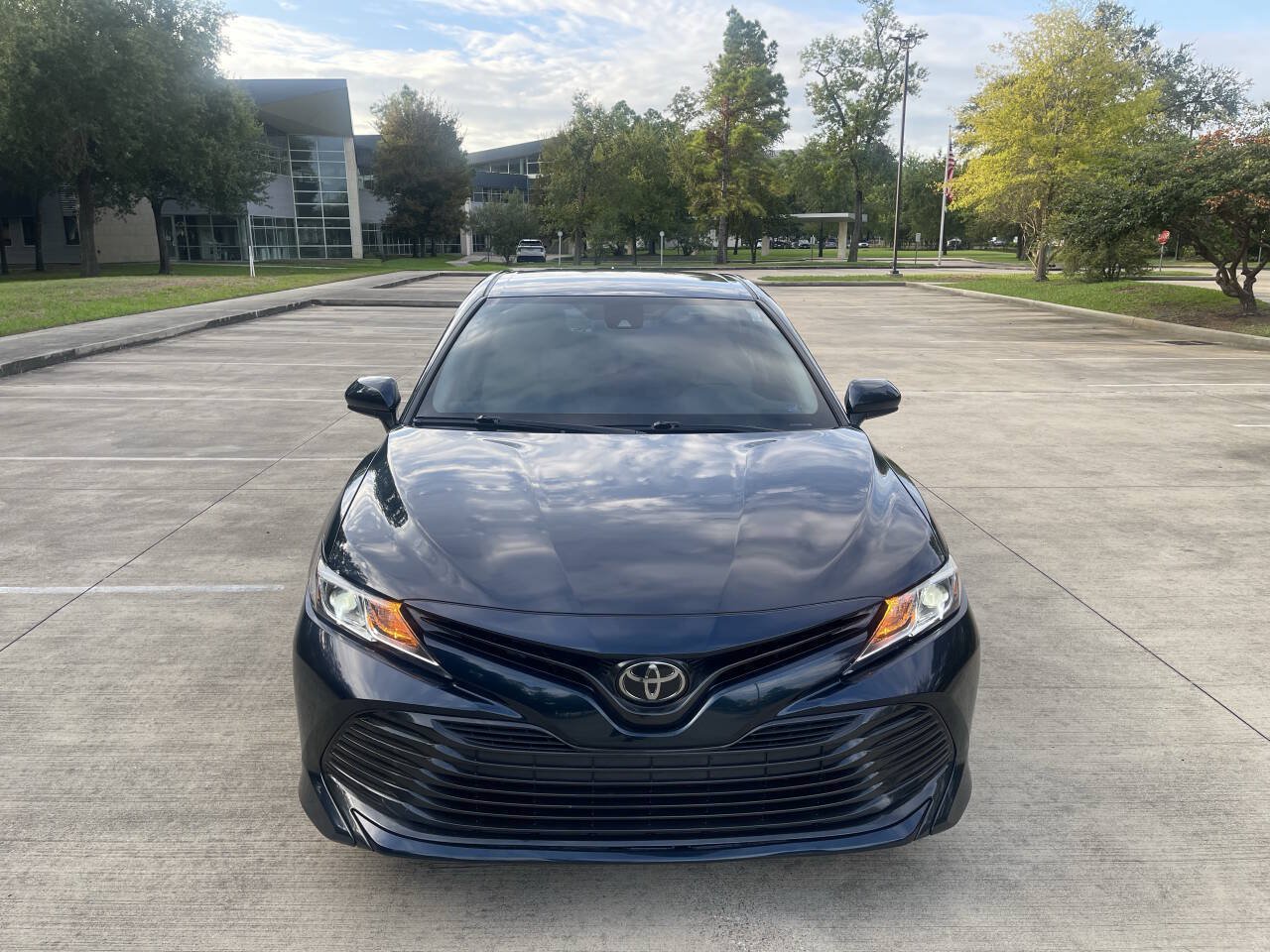 Used 2020 Toyota Camry LE FWD image 2