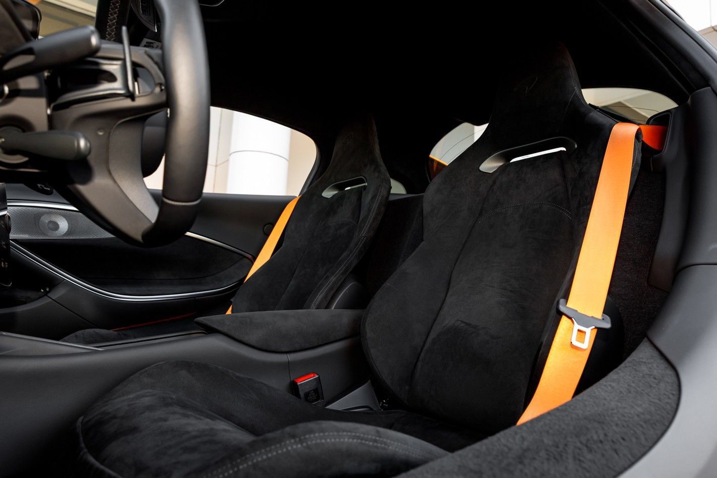 Used 2025 McLaren Artura RWD image 36
