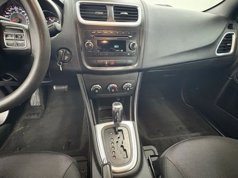 Used 2012 Dodge Avenger SE image 16