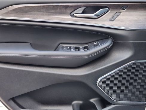 New 2025 Jeep Grand Cherokee L Overland w/ Luxury Tech Group IV image 18