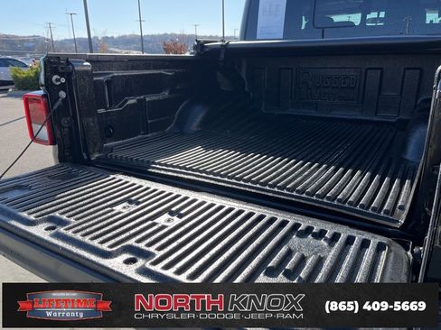 Used 2021 Jeep Gladiator Sport image 19