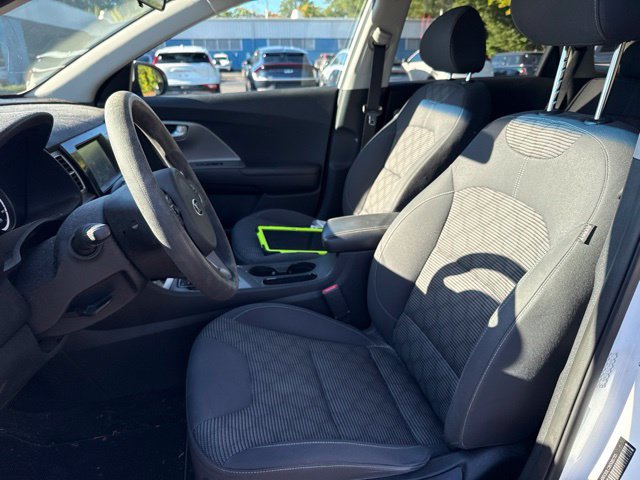 Used 2017 Kia Niro LX FWD image 11