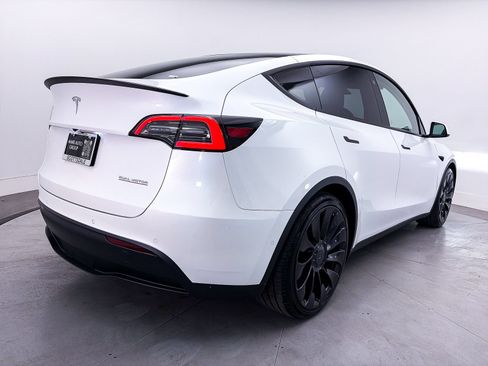 Used 2022 Tesla Model Y Performance AWD/4WD image 13