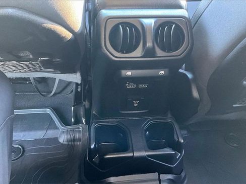 Used 2021 Jeep Wrangler Unlimited Rubicon image 10