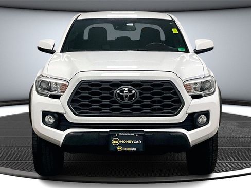 Used 2020 Toyota Tacoma TRD Off-Road image 2