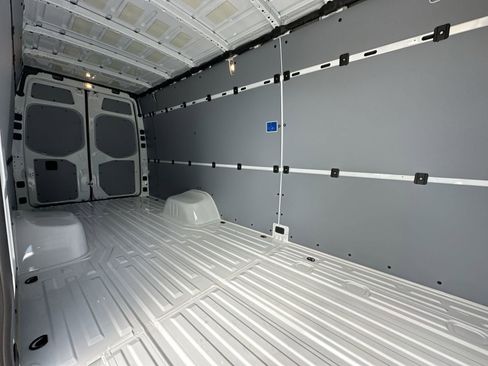 Used 2023 Mercedes-Benz Sprinter 3500 image 27