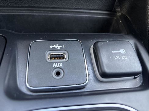 Used 2020 Jeep Cherokee Latitude Plus image 26