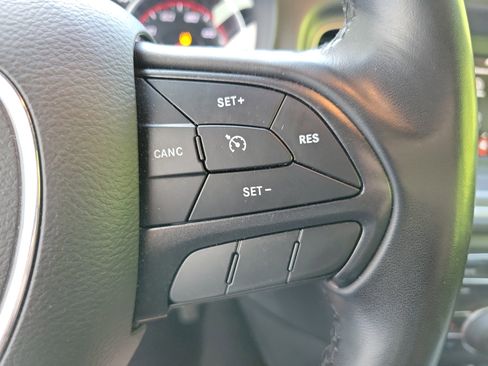 Used 2019 Dodge Charger SXT RWD image 22