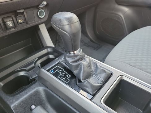 Used 2021 Toyota Tacoma SR5 AWD/4WD image 30