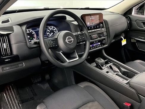 New 2025 Nissan Pathfinder S image 6