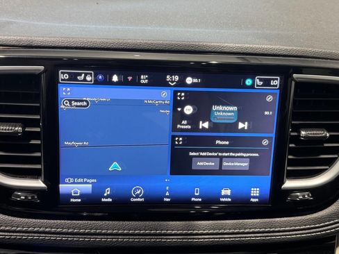 Used 2023 Chrysler Pacifica Limited FWD image 33
