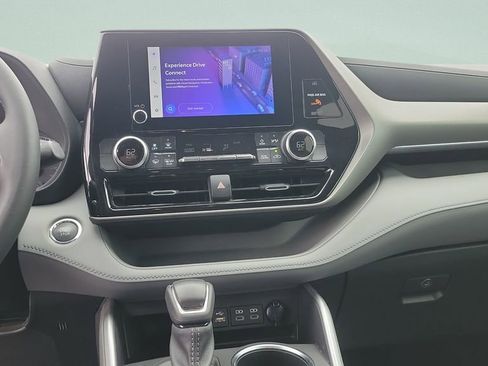 Used 2023 Toyota Highlander LE image 22